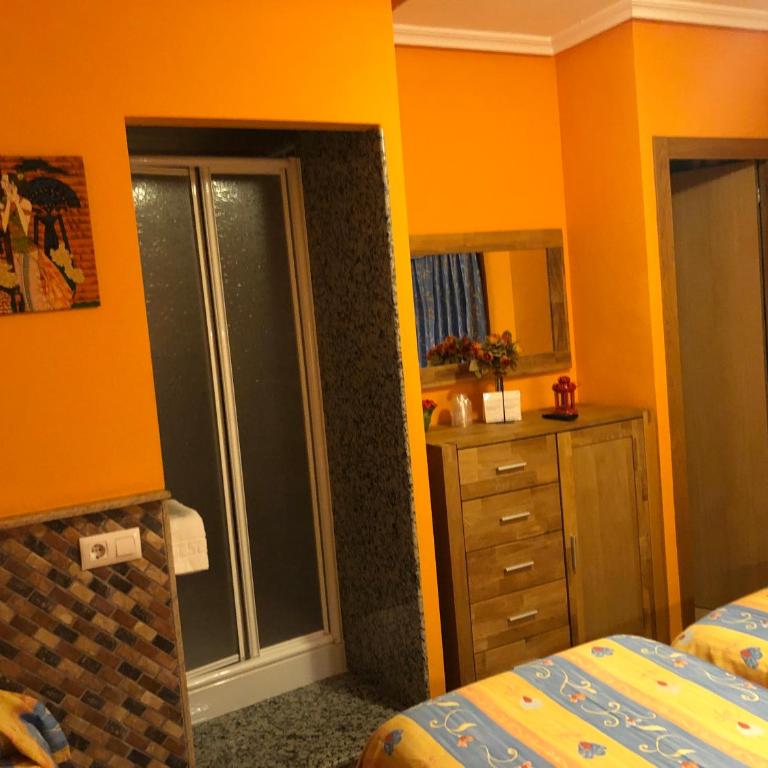 Chiki - Double Orange Room - 13