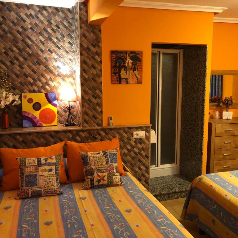 Chiki - Double Orange Room - 12