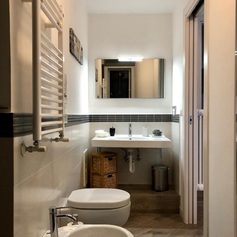 M99 Design Rooms - Camera Matrimoniale con Balcone - 7
