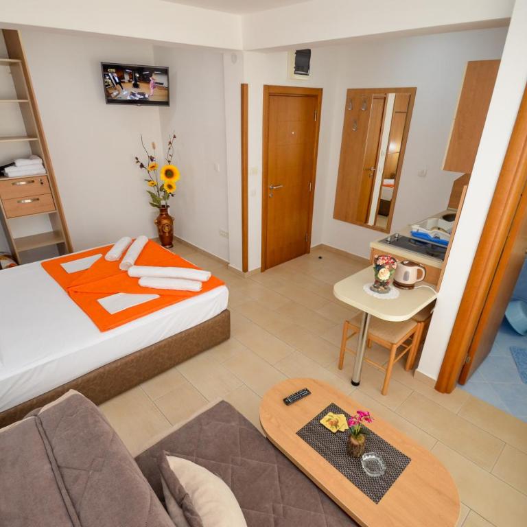 Apartments Ivanović - Studio sa Balkonom - 8