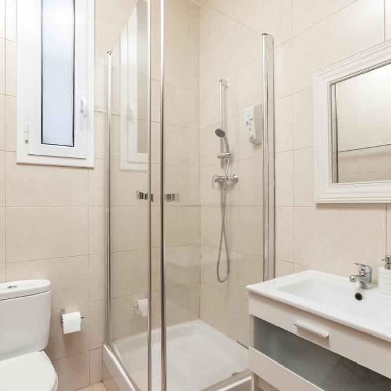 Casa Maca Guest House - Budget Double Room with Shared Bathroom - 1