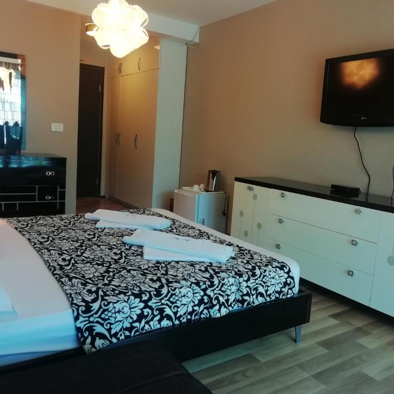 Apartments and Rooms Grand Palazzo - Komfor Trokrevetna Soba - 2