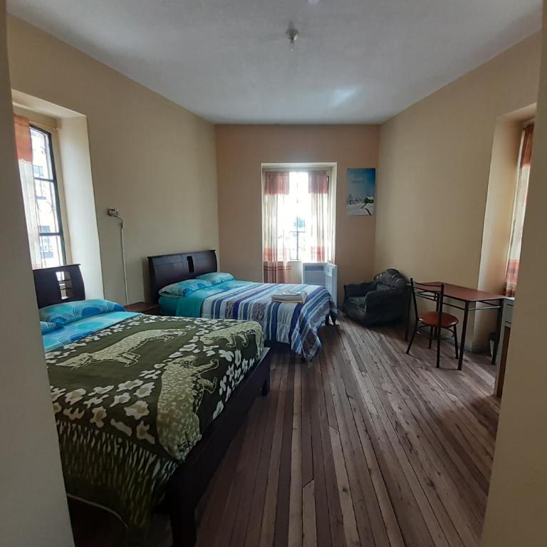Hostal Mediodia - Habitación Familiar con vistas al jardín - 12