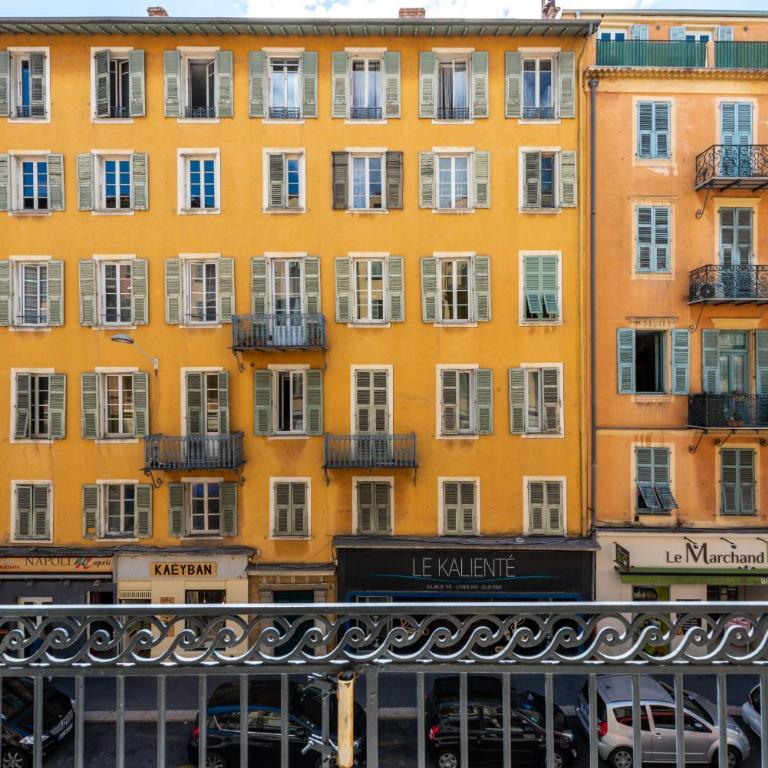 1 CASSINI - Magnifique 2 pièces place Garibaldi - Balcon - Appartement 1 Chambre - 18