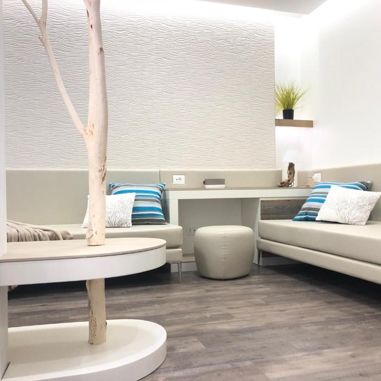 Hotel Liberty Beach - Parking & Beach - Junior Suite con Balcone e Accesso Spiaggia - 14