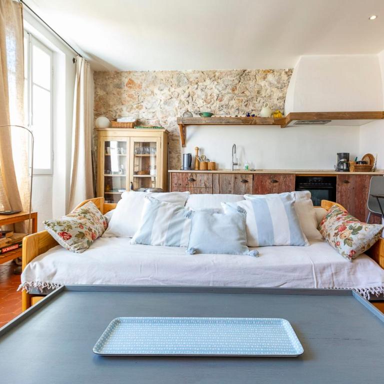 Logement atypique dans la rue Fourmillière - Appartement - 3
