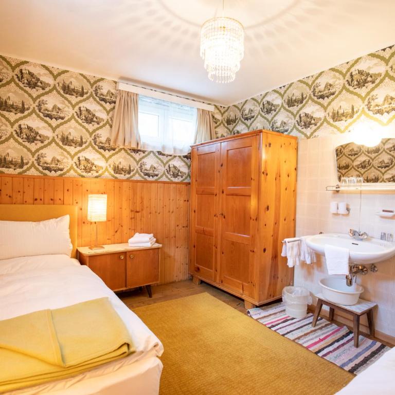 Gästehaus Pension Ria - Zweibettzimmer mit Gemeinschaftsbad - Untergeschoss - 4