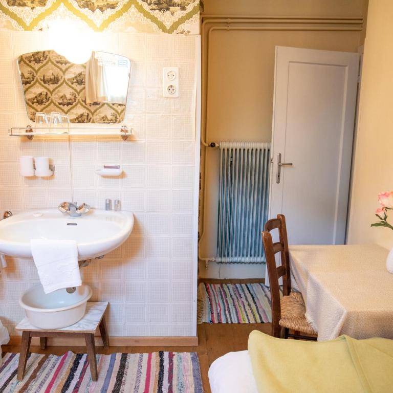Gästehaus Pension Ria - Zweibettzimmer mit Gemeinschaftsbad - Untergeschoss - 3