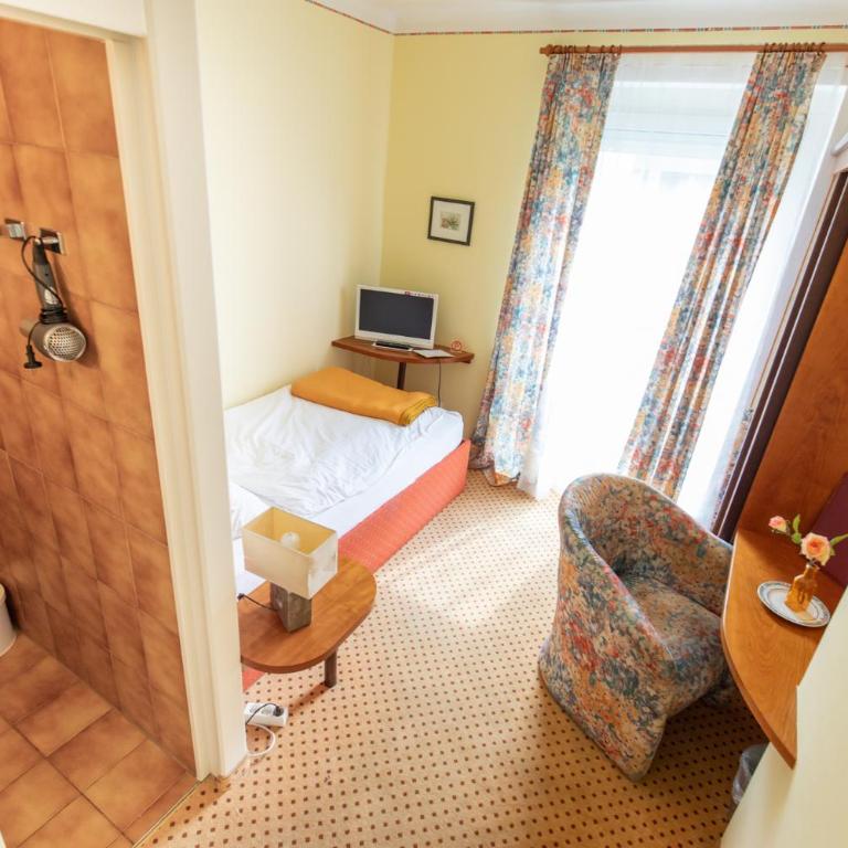 Gästehaus Pension Ria - Einzelzimmer mit Dusche - 2
