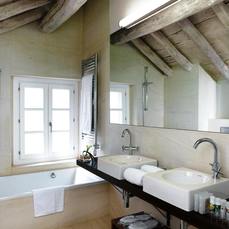 Hotel Villa Paulita - Deluxe Double or Twin Room with Lake View - 2