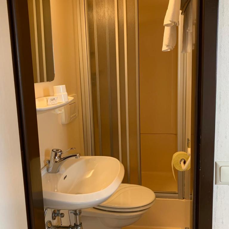 Pension Seeheim - Doppelzimmer mit Balkon und Seeblick - 2