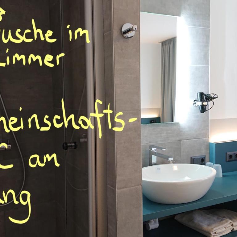 Pension Elisabeth - Rooms & Apartments - Doppelzimmer mit eigener Dusche und Gemeinschafts-WC - 4
