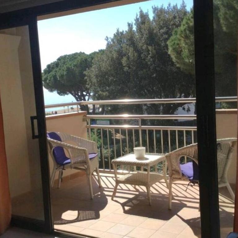 APARTAMENTO JUNTO AL MAR CON JARDIN COMUNITARIO Y PARKING - Apartamento de 2 dormitorios - 9