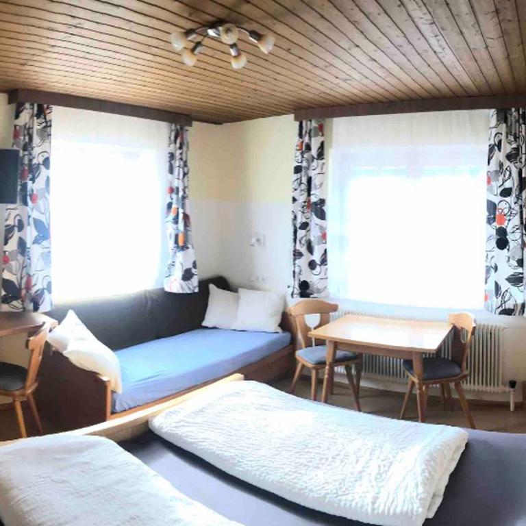 Haus Waldrast - Three-Bedroom Apartment with Balcony - 4