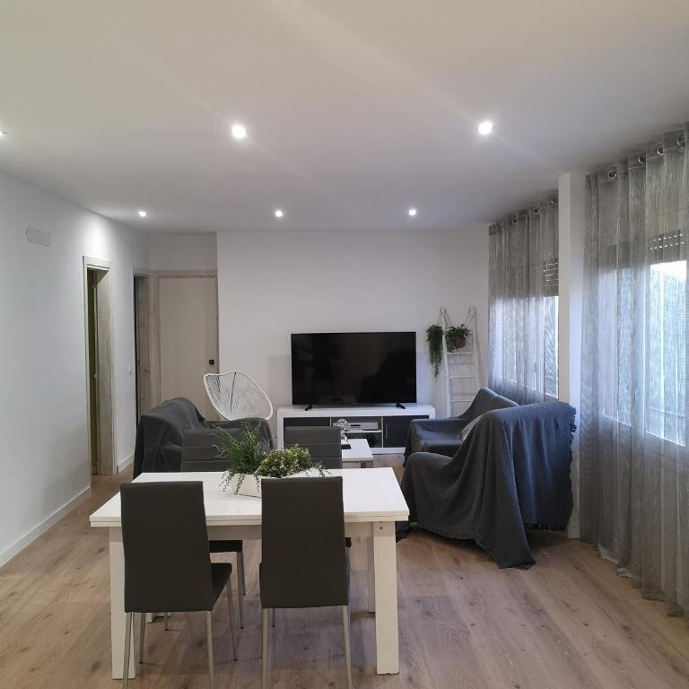 Casa Serral - Three-Bedroom Townhouse - 7