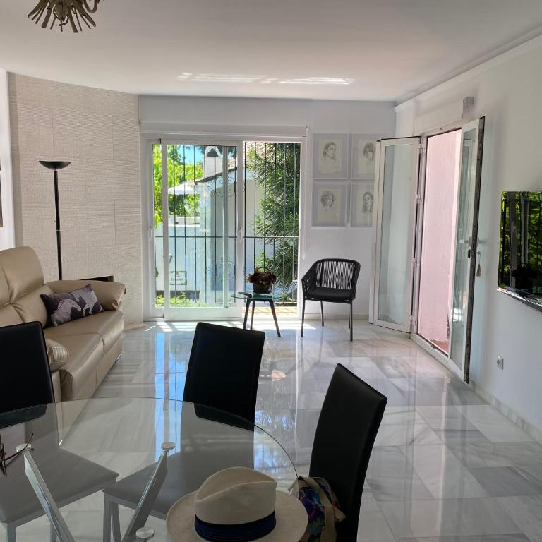 tarifa especial, sin aglomeraciones en piscina y playa, cerca de Puerto Banús - Apartamento de 2 dormitorios - 3