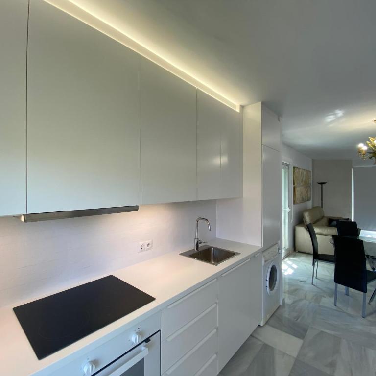 tarifa especial, sin aglomeraciones en piscina y playa, cerca de Puerto Banús - Apartamento de 2 dormitorios - 11