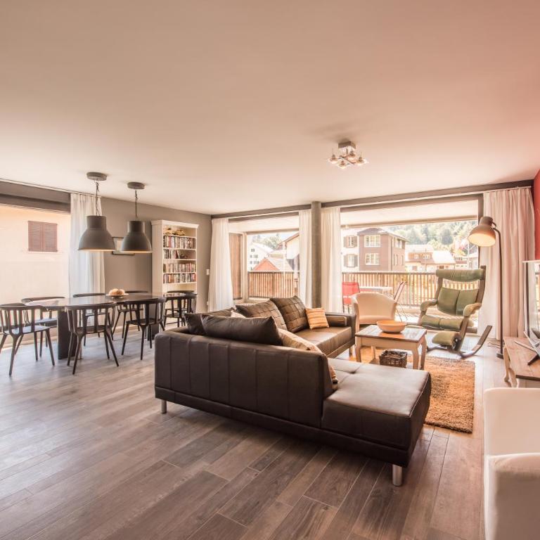 Independance First - Four-Bedroom Luxury Apartment - 1