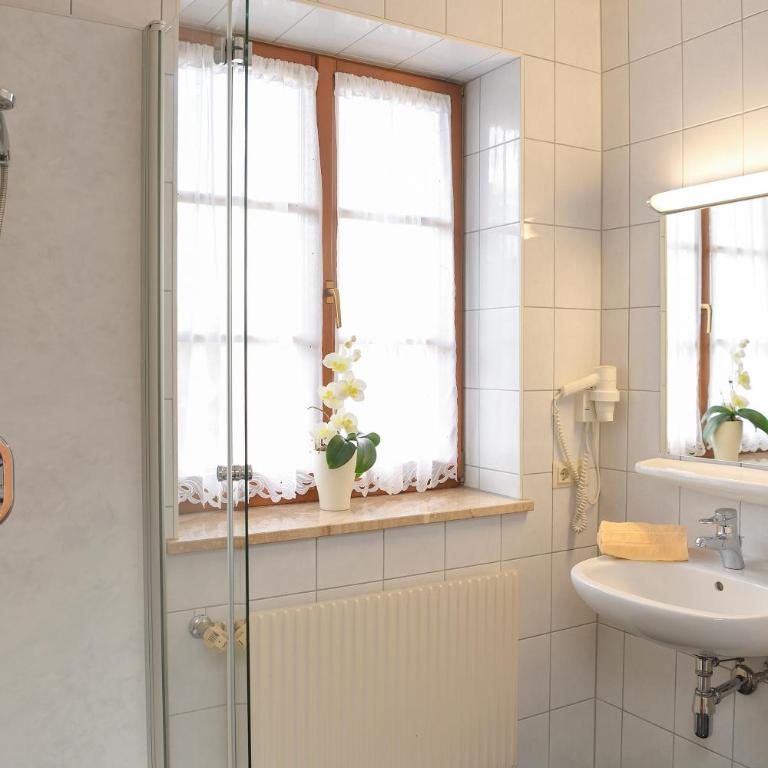 Schwanbergerstüberl - Doppelzimmer mit Balkon - 3