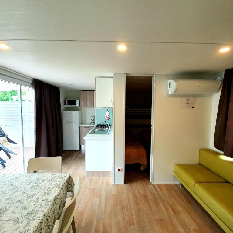 Camping Parisi - Casa Mobile Superior con 2 Camere da Letto - 10
