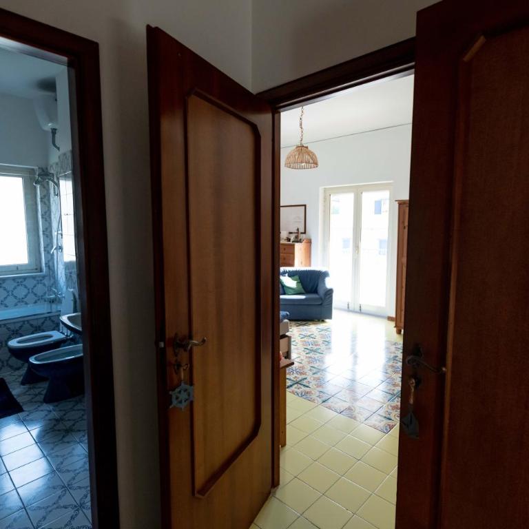 Virginia's Guest House - Apartment with Pool View - 17