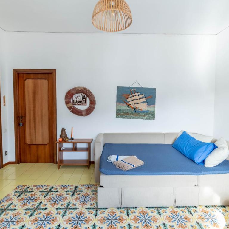 Virginia's Guest House - Apartment with Pool View - 19