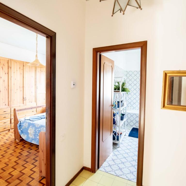 Virginia's Guest House - Apartment with Pool View - 9