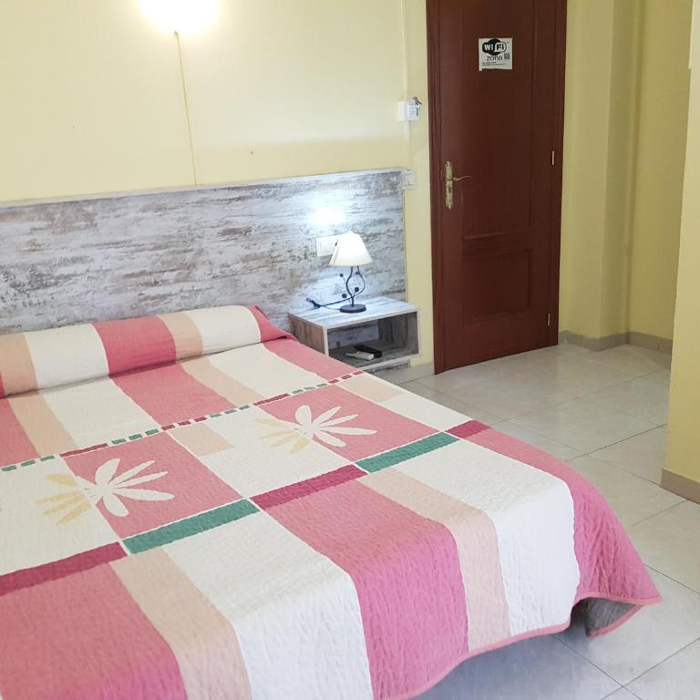 Hostal Virgen Del Rocío - Habitación Doble con baño privado - 10