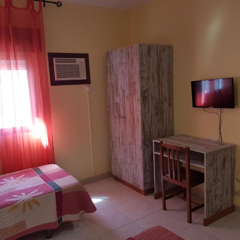 Hostal Virgen Del Rocío - Habitación Triple Básica con baño privado - 6