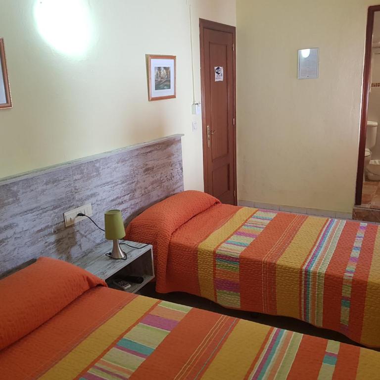 Hostal Virgen Del Rocío - Habitación Doble con baño privado - 2 camas - 6