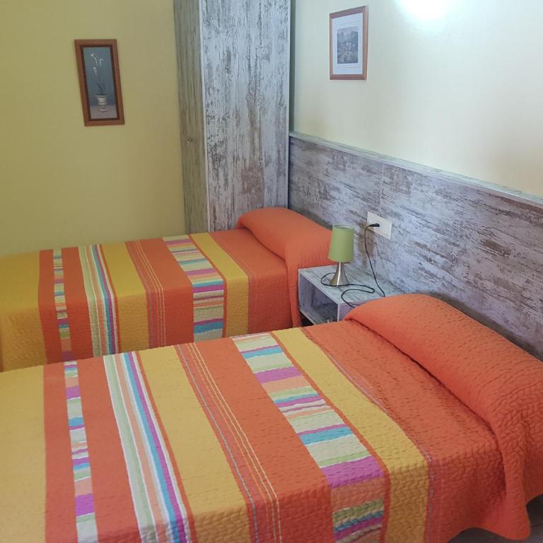 Hostal Virgen Del Rocío - Habitación Doble con baño privado - 2 camas - 5