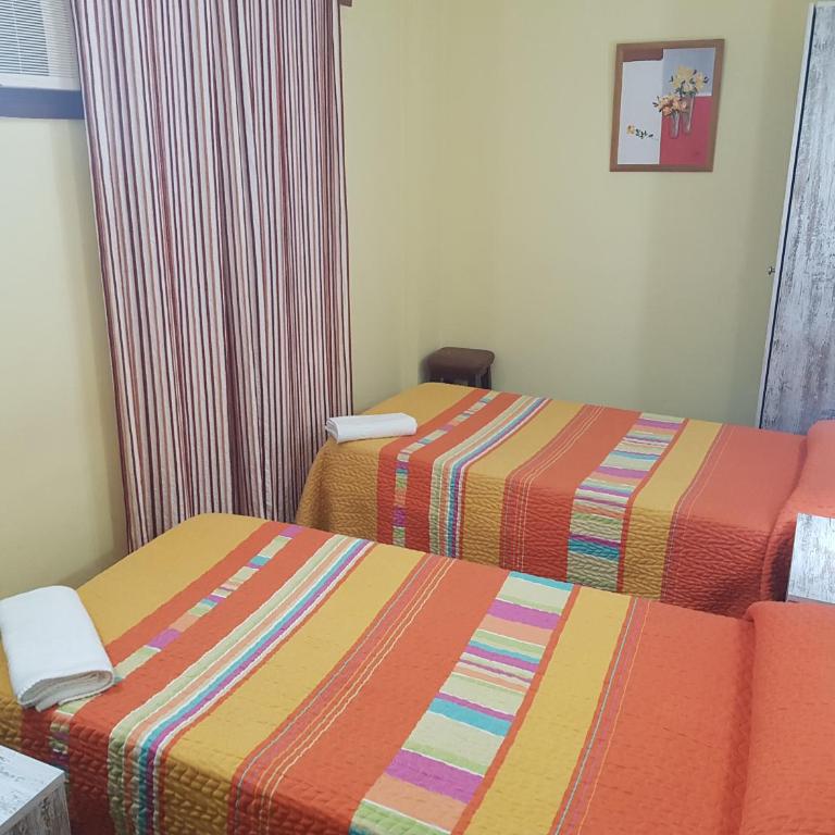 Hostal Virgen Del Rocío - Habitación Familiar con baño privado - 3
