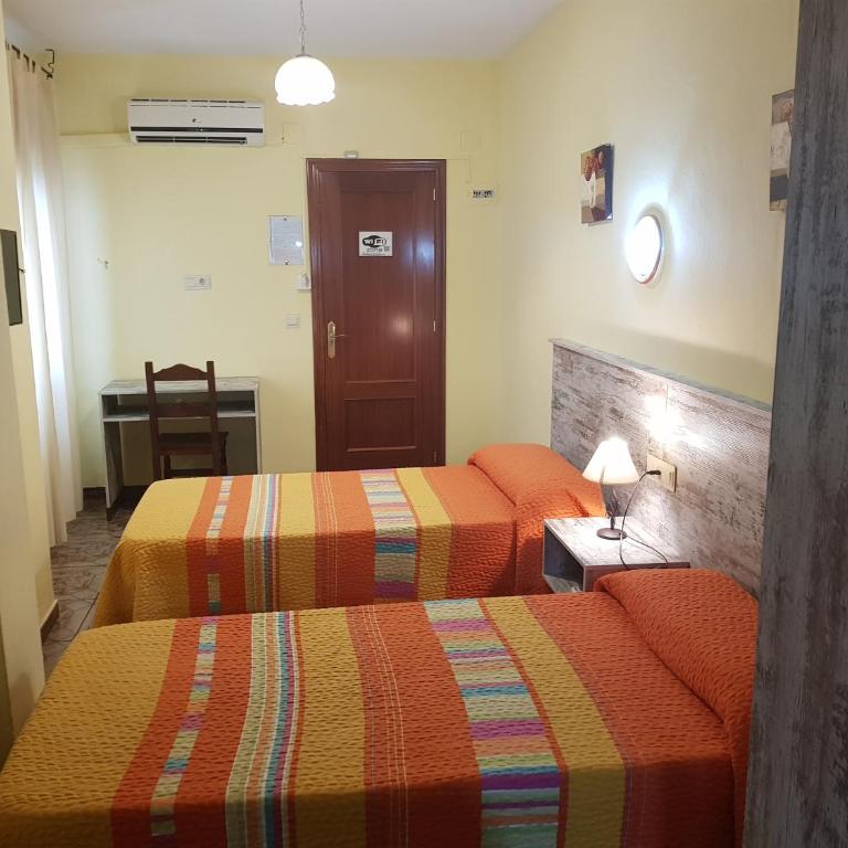 Hostal Virgen Del Rocío - Habitación Doble con baño privado - 2 camas - 4