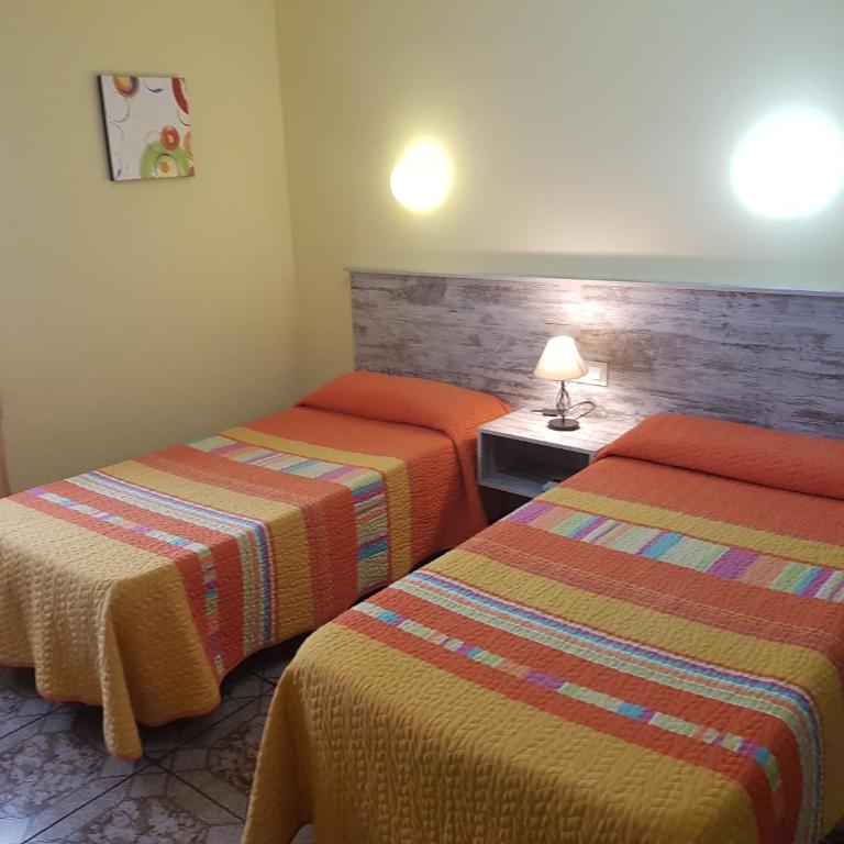 Hostal Virgen Del Rocío - Habitación Doble con baño privado - 2 camas - 1