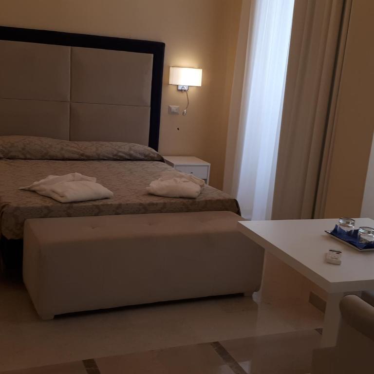 Dimora Charleston Lecce parcheggio privato in loco gratis - Junior Suite with Spa Bath - 5