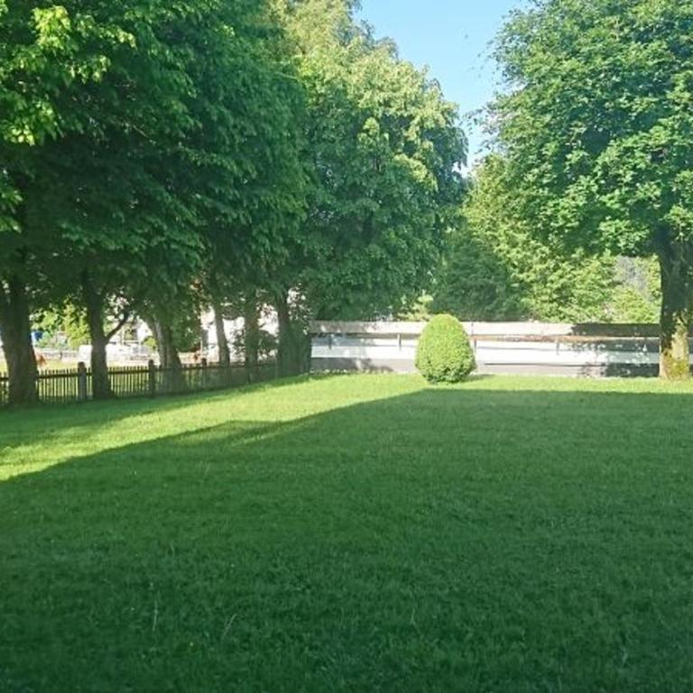 Maurers Schlierseetraum 1 hochwertige Erdgeschosswohnung mit allen Raffinessen erfreut sich auch Urlauber idealerweise für Paar mit Kindern geeignet und Vierbeiner Dank des tollen Zauns auf der Terrasse stylisch und edel von der Ausstattung mit 64 qm - Apartment mit 1 Schlafzimmer - 17