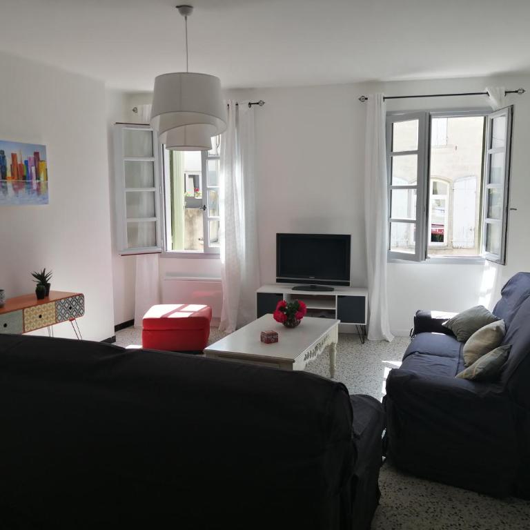 BEL APPARTEMENT SPACIEUX CENTRE VILLE UZES T3 - Appartement - 1