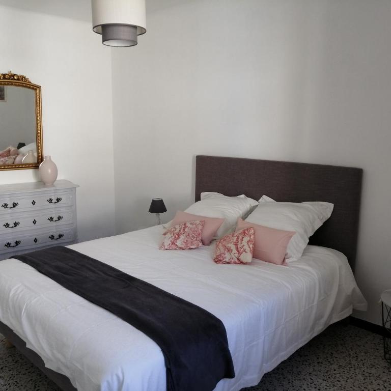 BEL APPARTEMENT SPACIEUX CENTRE VILLE UZES T3 - Appartement - 3