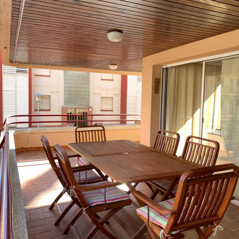 Apartamento en Torre Valentina, la mejor playa! - Three-Bedroom Apartment - 4