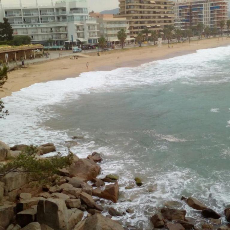 Apartamento en Torre Valentina, la mejor playa! - Three-Bedroom Apartment - 56