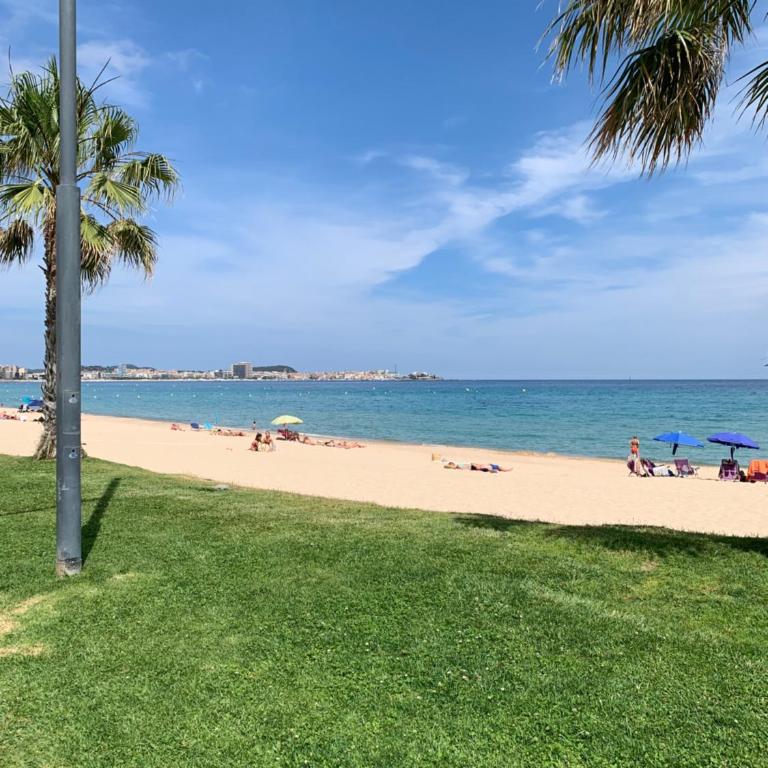 Apartamento en Torre Valentina, la mejor playa! - Three-Bedroom Apartment - 55