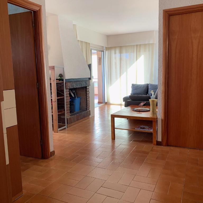 Apartamento en Torre Valentina, la mejor playa! - Three-Bedroom Apartment - 12