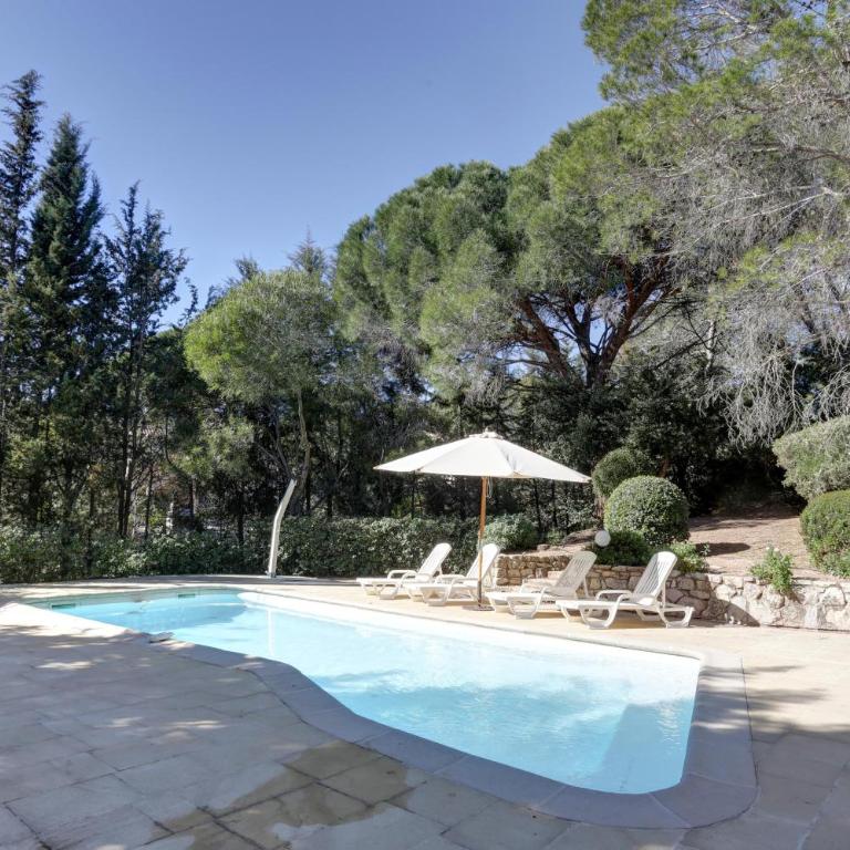 villa 8 pers, climatisée, piscine chauffée, un havre de paix sous les pins parasols - Villa 3 Chambres - 2