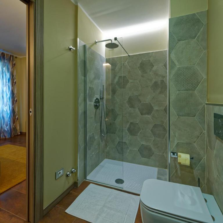 RED RIBBON - Double Room - 5