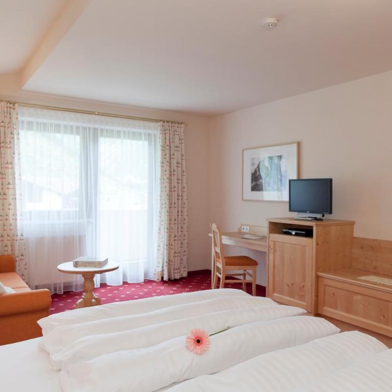 Hotel Garni Rifflsee - Familienzimmer mit Balkon - 11