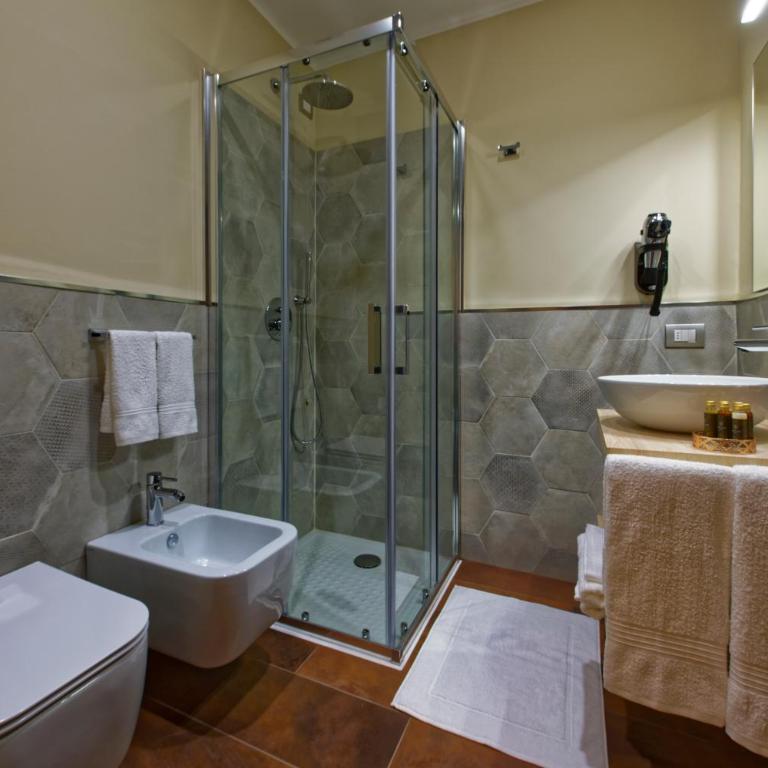 RED RIBBON - Deluxe Double Room - 2