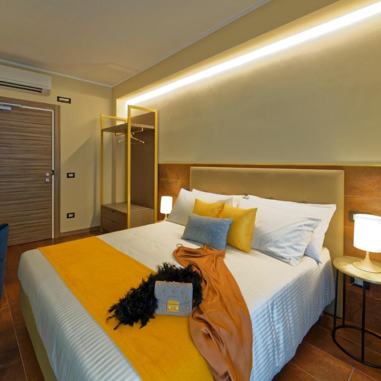RED RIBBON - Deluxe Double Room - 2