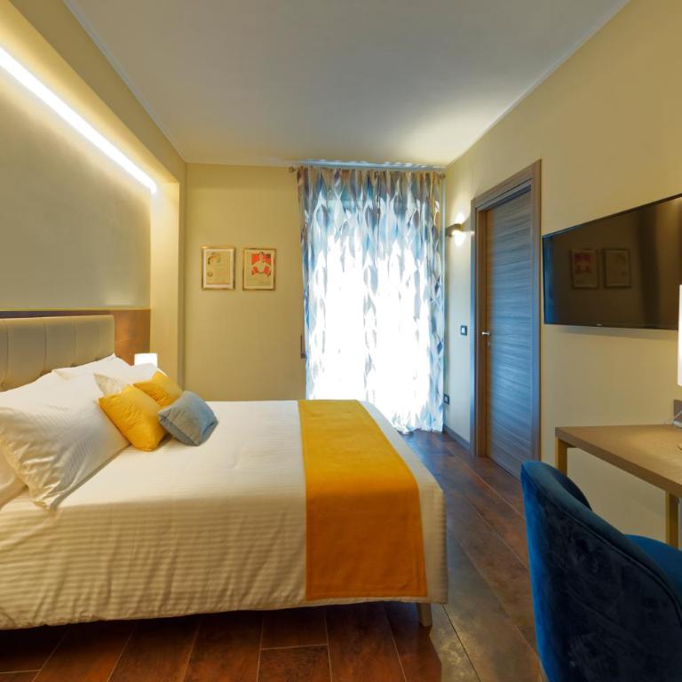 RED RIBBON - Deluxe Double Room - 6