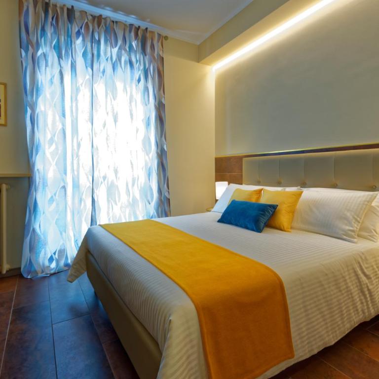 RED RIBBON - Deluxe Double Room - 7