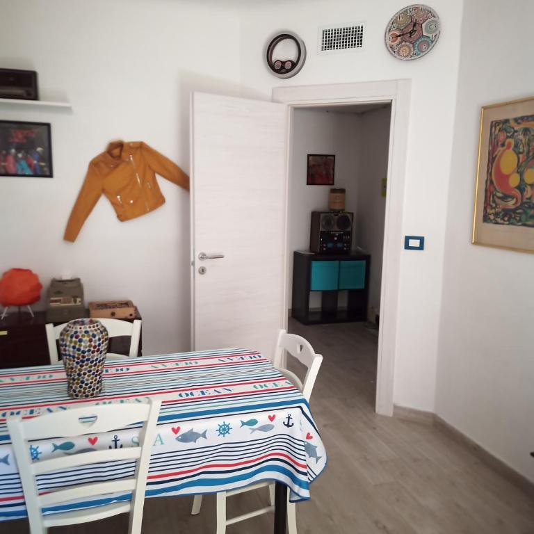 Grand F2 60mq centre Antibes, proche plages, commerces, 2 balcons, parking, train, bus, deco vintage, pet friendly - Appartement avec Balcon - 19